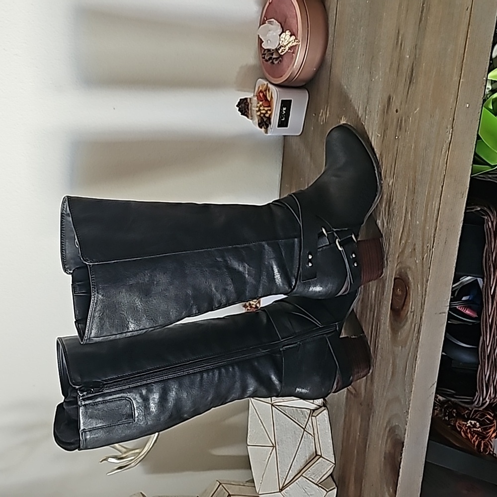 Fergie boots never been worn outside